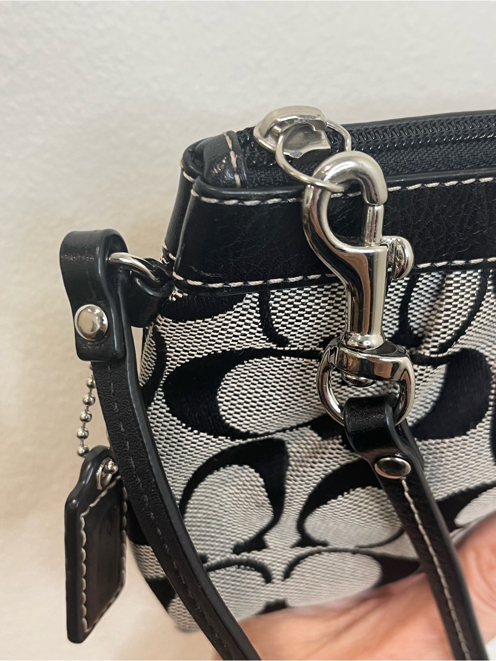 Coach Soho Signature Pleated Jacquard Wristlet Black and Gray - Picture 5 of 10